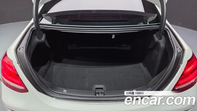 Mercedes-Benz E-Class E220d Exclusive