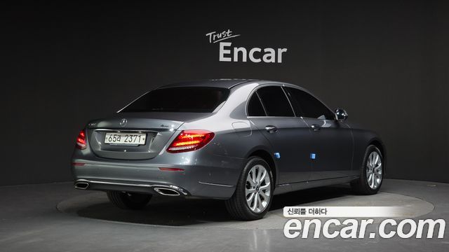 Mercedes-Benz E-Class E300 4MATIC Exclusive