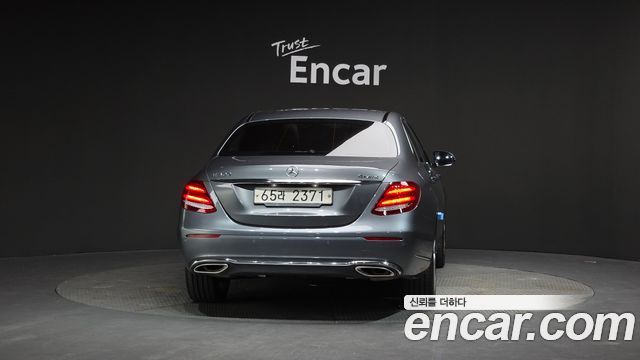 Mercedes-Benz E-Class E300 4MATIC Exclusive