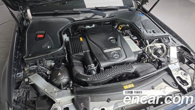 Mercedes-Benz E-Class E300 4MATIC Exclusive