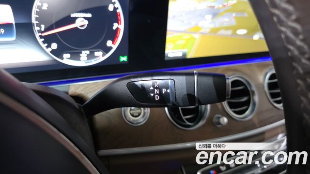 Mercedes-Benz E-Class E300 4MATIC Exclusive