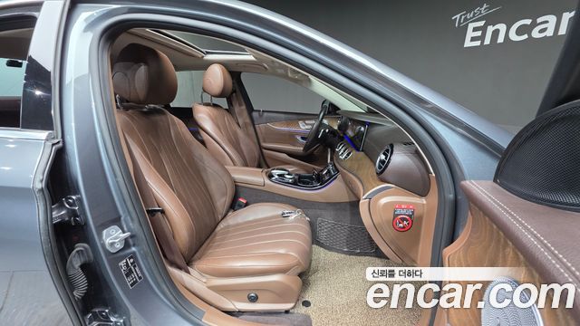 Mercedes-Benz E-Class E300 4MATIC Exclusive