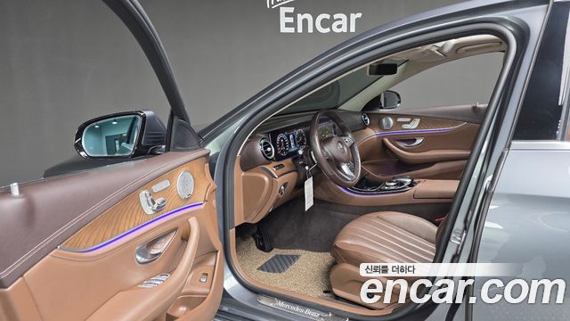 Mercedes-Benz E-Class E300 4MATIC Exclusive