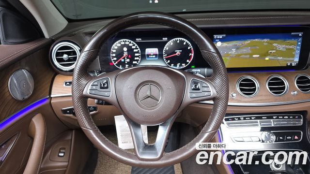 Mercedes-Benz E-Class E300 4MATIC Exclusive