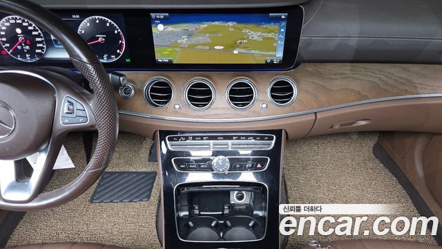 Mercedes-Benz E-Class E300 4MATIC Exclusive