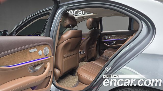 Mercedes-Benz E-Class E300 4MATIC Exclusive