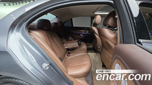 Mercedes-Benz E-Class E300 4MATIC Exclusive