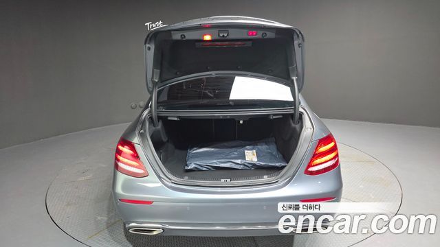Mercedes-Benz E-Class E300 4MATIC Exclusive