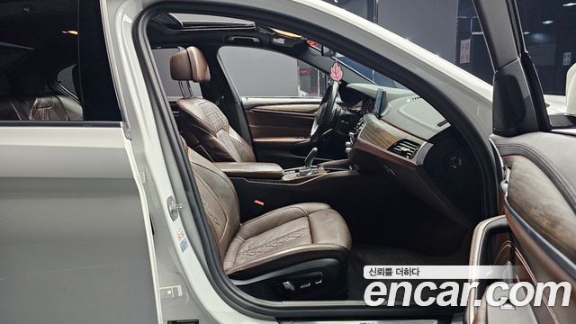 BMW 5-Series 530i M Sport Package Plus