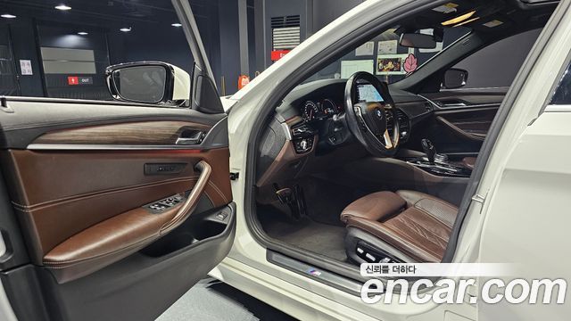 BMW 5-Series 530i M Sport Package Plus
