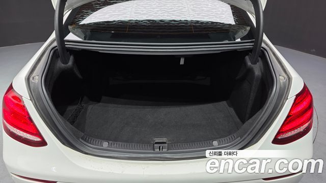 Mercedes-Benz E-Class E220d Avantgarde