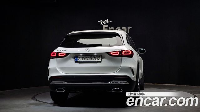 Mercedes-Benz GLA-Class GLA250 4MATIC