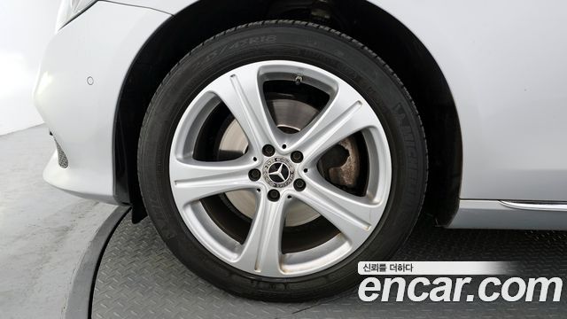 Mercedes-Benz E-Class E220d 4MATIC Avantgarde