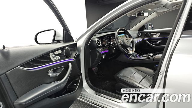 Mercedes-Benz E-Class E220d 4MATIC Avantgarde