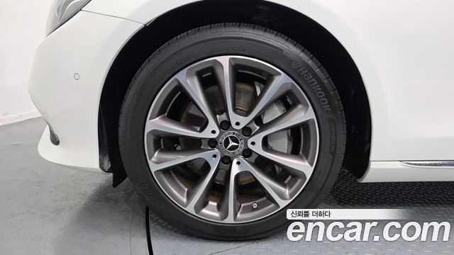 Mercedes-Benz E-Class E300 Exclusive