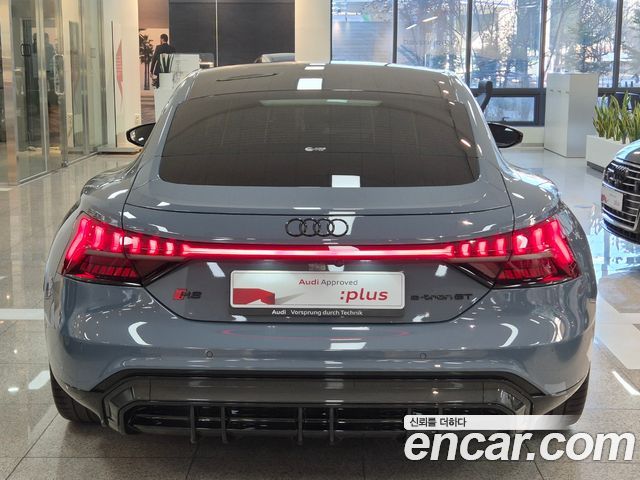 Audi RS e-Teuron GT GT RS