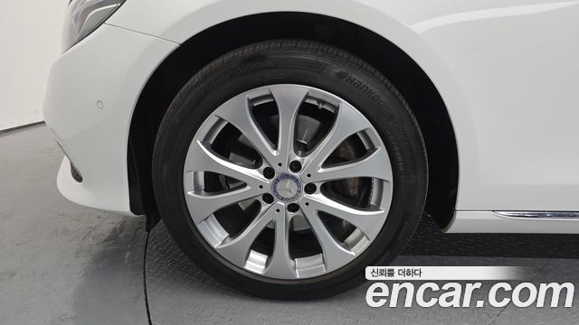Mercedes-Benz E-Class E220d Exclusive