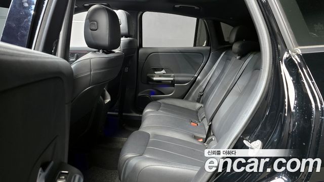 Mercedes-Benz GLA-Class GLA220