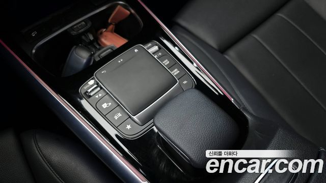 Mercedes-Benz GLA-Class GLA220