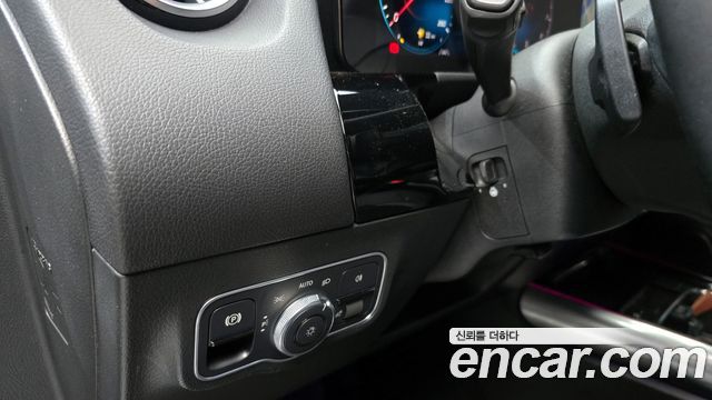 Mercedes-Benz GLA-Class GLA220