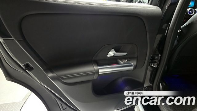 Mercedes-Benz GLA-Class GLA220