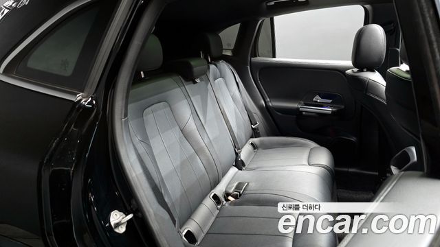 Mercedes-Benz GLA-Class GLA220