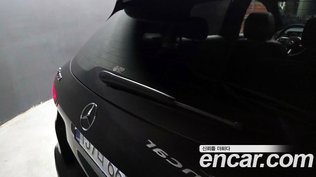 Mercedes-Benz GLA-Class GLA220
