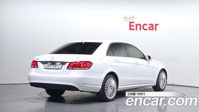 Mercedes-Benz E-Class E300 Elegance