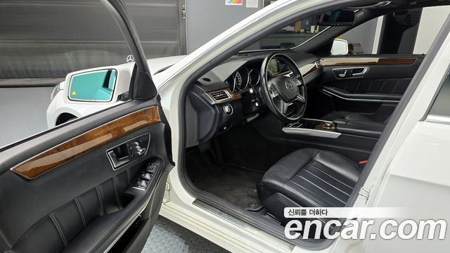 Mercedes-Benz E-Class E300 Elegance