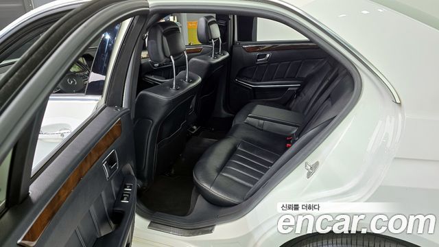 Mercedes-Benz E-Class E300 Elegance