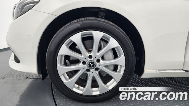 Mercedes-Benz E-Class E300 4MATIC Exclusive