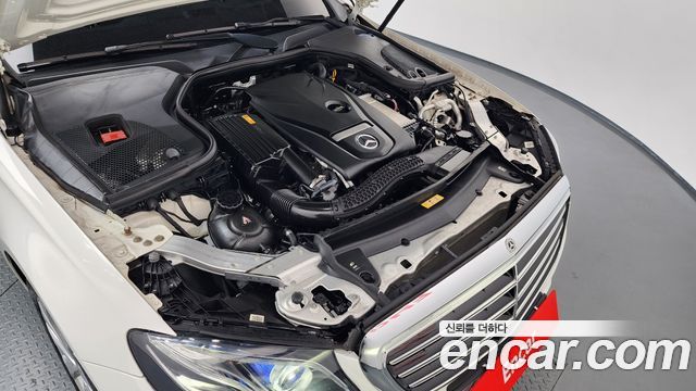 Mercedes-Benz E-Class E300 4MATIC Exclusive