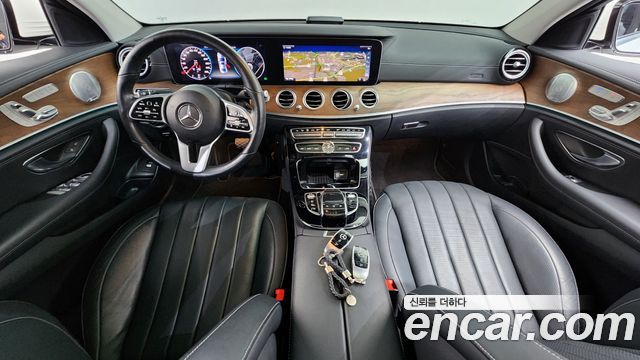 Mercedes-Benz E-Class E300 4MATIC Exclusive