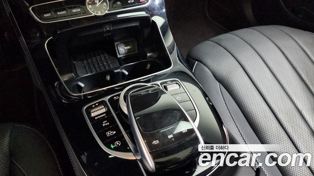 Mercedes-Benz E-Class E300 4MATIC Exclusive
