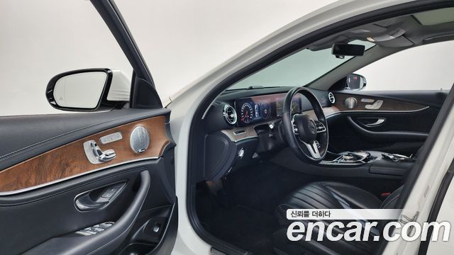 Mercedes-Benz E-Class E300 4MATIC Exclusive