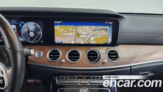 Mercedes-Benz E-Class E300 4MATIC Exclusive