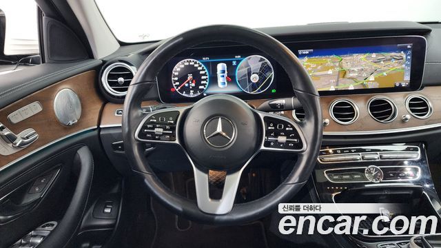 Mercedes-Benz E-Class E300 4MATIC Exclusive