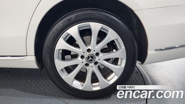 Mercedes-Benz E-Class E300 4MATIC Exclusive