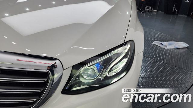 Mercedes-Benz E-Class E300 4MATIC Exclusive