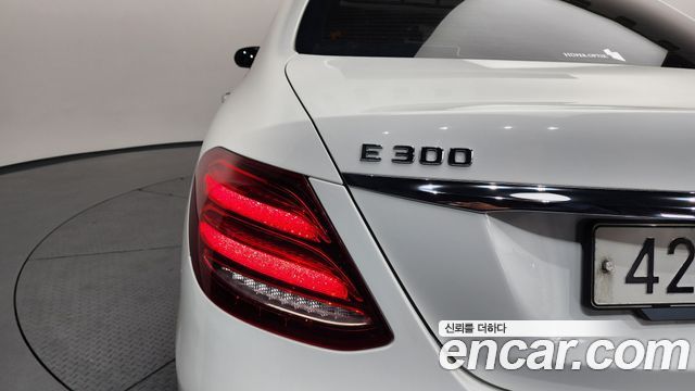 Mercedes-Benz E-Class E300 4MATIC Exclusive