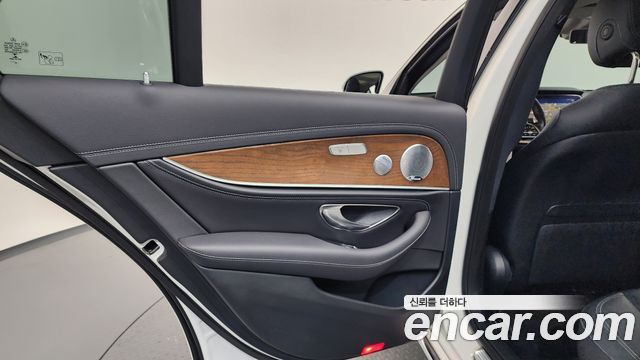 Mercedes-Benz E-Class E300 4MATIC Exclusive