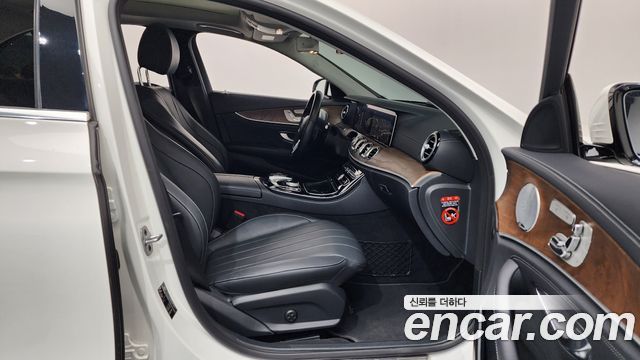 Mercedes-Benz E-Class E300 4MATIC Exclusive
