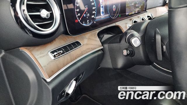 Mercedes-Benz E-Class E300 4MATIC Exclusive