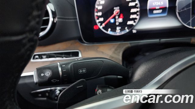 Mercedes-Benz E-Class E300 4MATIC Exclusive