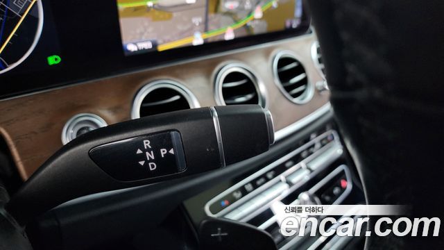 Mercedes-Benz E-Class E300 4MATIC Exclusive