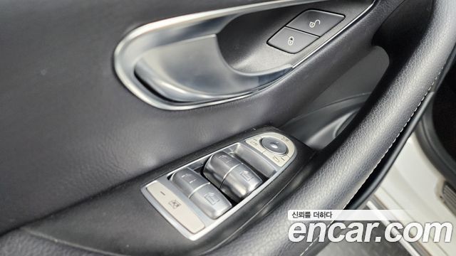Mercedes-Benz E-Class E300 4MATIC Exclusive