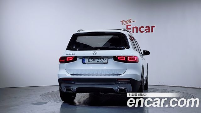 Mercedes-Benz GLB-Class GLB220