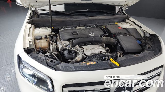 Mercedes-Benz GLB-Class GLB220