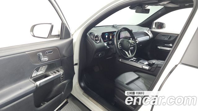 Mercedes-Benz GLB-Class GLB220