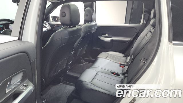 Mercedes-Benz GLB-Class GLB220